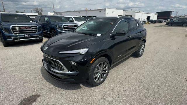 Buick Encore GX Vehicle Full-screen Gallery Image 04