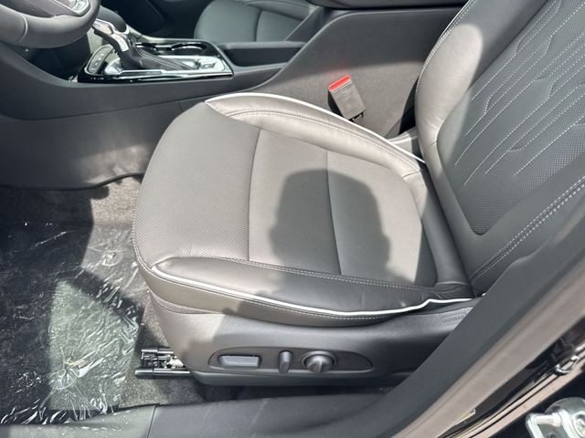 Buick Encore GX Vehicle Full-screen Gallery Image 12