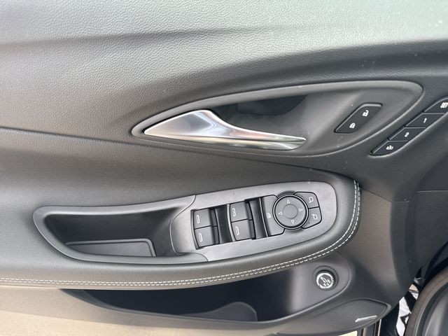 Buick Encore GX Vehicle Full-screen Gallery Image 13