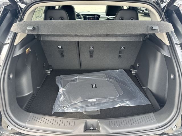 Buick Encore GX Vehicle Full-screen Gallery Image 23