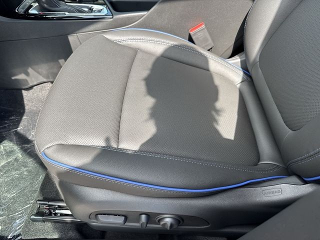 Buick Encore GX Vehicle Full-screen Gallery Image 13