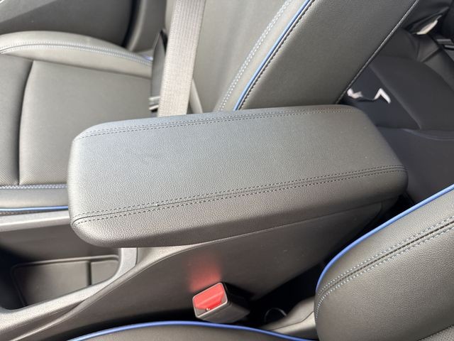 Buick Encore GX Vehicle Full-screen Gallery Image 20