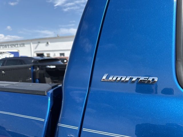 Toyota Tundra 4WD Vehicle Full-screen Gallery Image 06