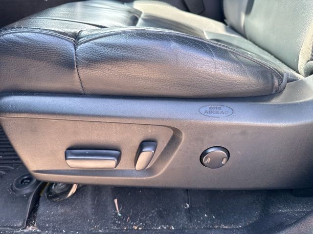 Toyota Tundra 4WD Vehicle Full-screen Gallery Image 14