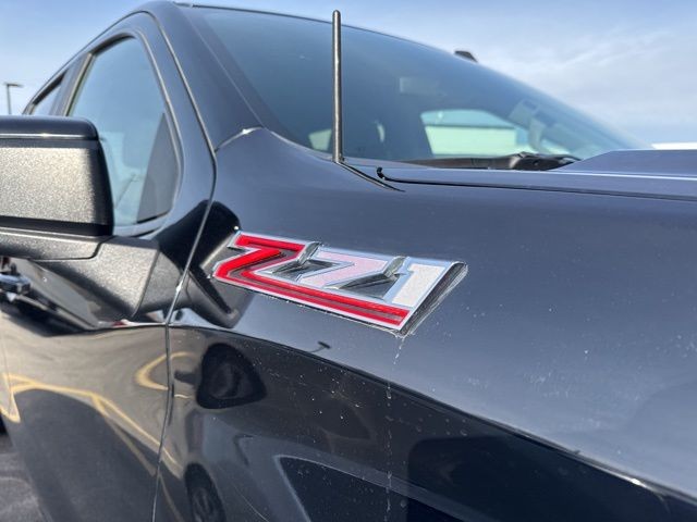 Chevrolet Silverado 1500 Vehicle Full-screen Gallery Image 05