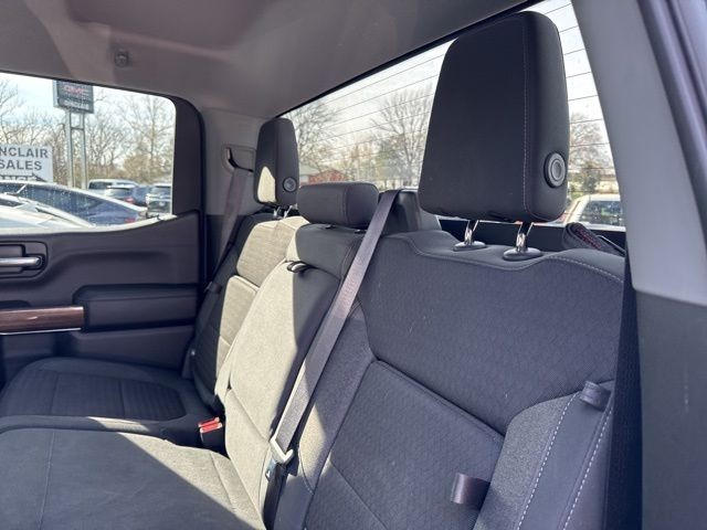 Chevrolet Silverado 1500 Vehicle Full-screen Gallery Image 13