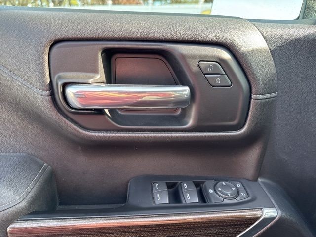 Chevrolet Silverado 1500 Vehicle Full-screen Gallery Image 18