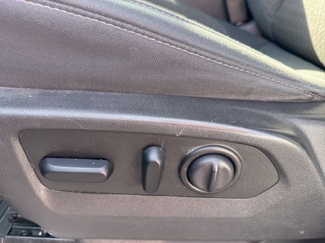 Chevrolet Silverado 1500 Vehicle Full-screen Gallery Image 21