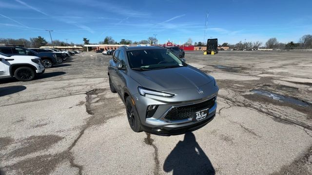 Buick Encore GX Vehicle Full-screen Gallery Image 02