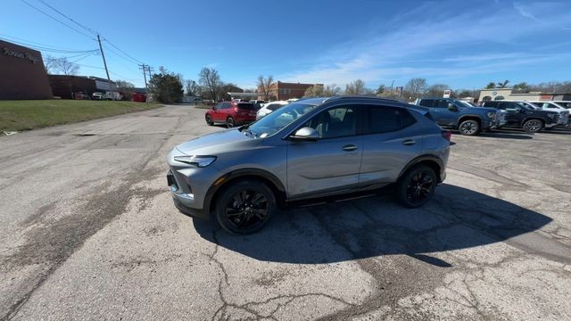 Buick Encore GX Vehicle Full-screen Gallery Image 04