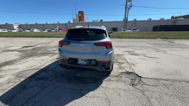 Buick Encore GX Vehicle Full-screen Gallery Image 07