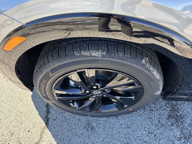 Buick Encore GX Vehicle Full-screen Gallery Image 10