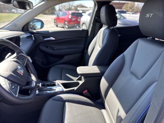 Buick Encore GX Vehicle Full-screen Gallery Image 11