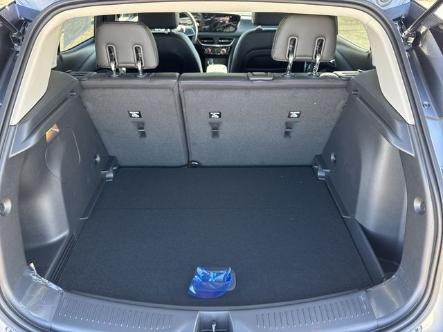 Buick Encore GX Vehicle Full-screen Gallery Image 22