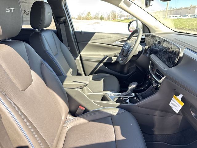 Buick Encore GX Vehicle Full-screen Gallery Image 23