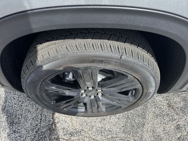 GMC Acadia Vehicle Full-screen Gallery Image 10