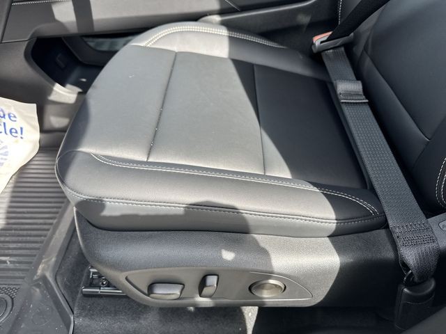 GMC Acadia Vehicle Full-screen Gallery Image 12