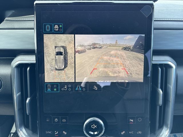 GMC Acadia Vehicle Full-screen Gallery Image 17