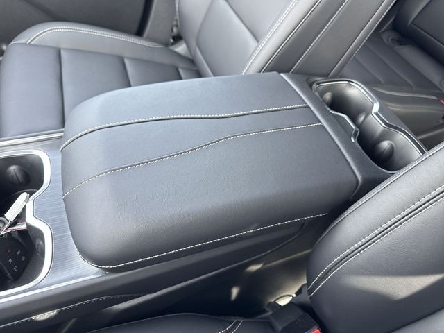 GMC Acadia Vehicle Full-screen Gallery Image 21