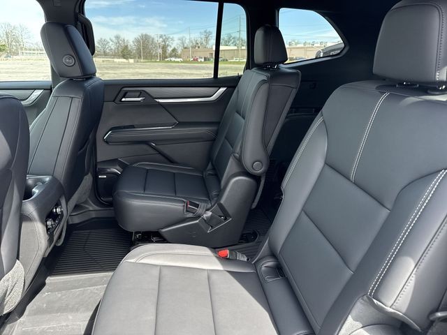 GMC Acadia Vehicle Full-screen Gallery Image 23