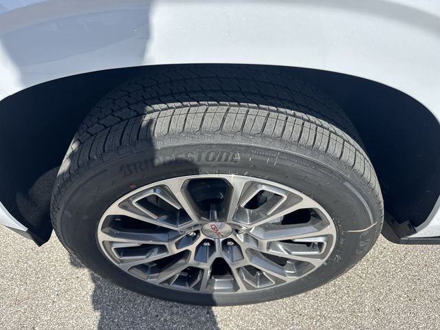 GMC Yukon XL Vehicle Full-screen Gallery Image 10