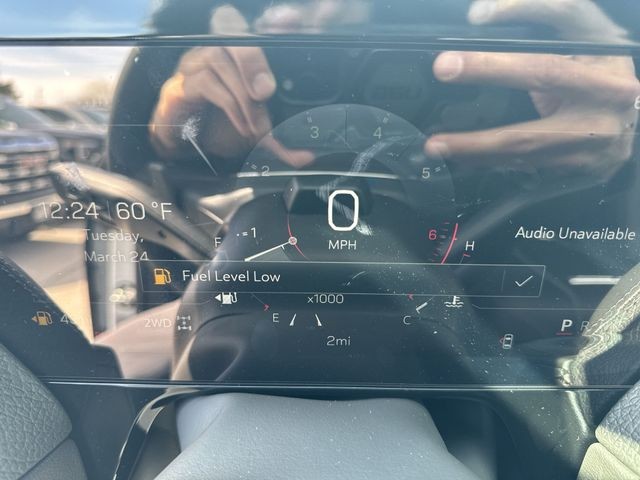 GMC Yukon XL Vehicle Full-screen Gallery Image 15