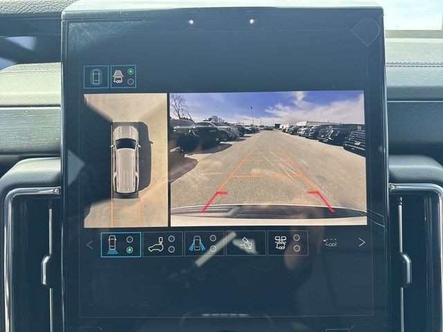 GMC Yukon XL Vehicle Full-screen Gallery Image 17