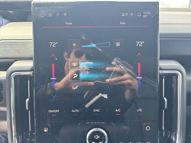 GMC Yukon XL Vehicle Full-screen Gallery Image 19