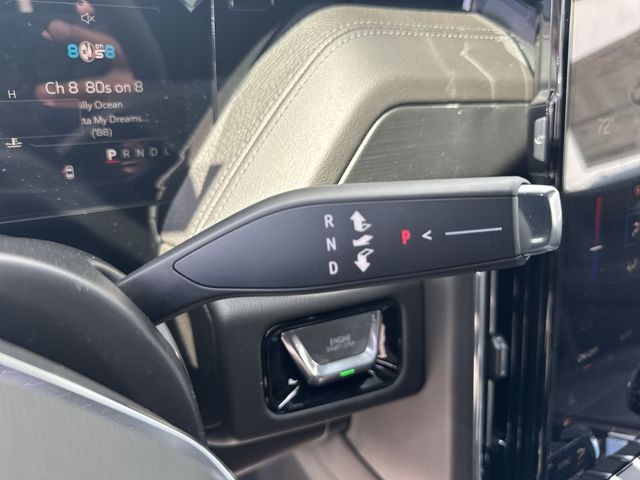 GMC Yukon XL Vehicle Full-screen Gallery Image 20