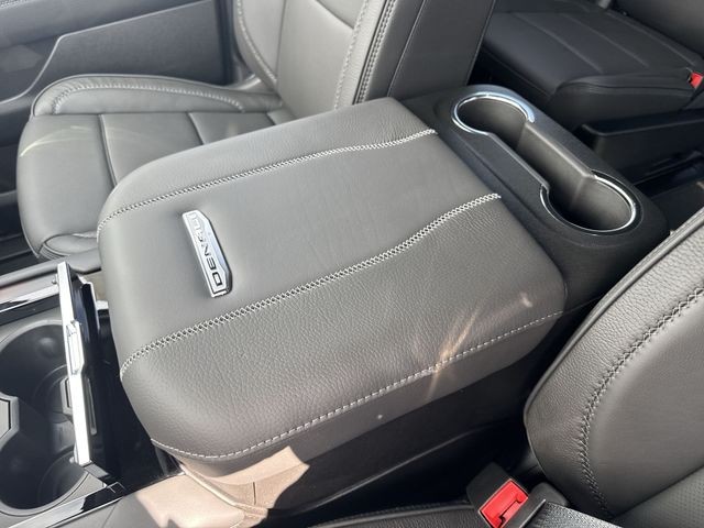 GMC Yukon XL Vehicle Full-screen Gallery Image 21