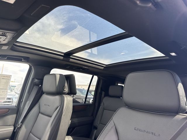 GMC Yukon XL Vehicle Full-screen Gallery Image 22