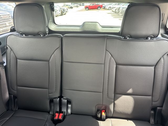 GMC Yukon XL Vehicle Full-screen Gallery Image 24