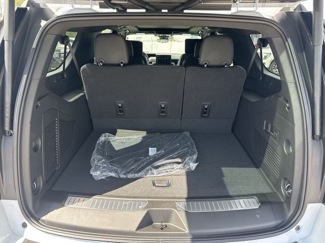 GMC Yukon XL Vehicle Full-screen Gallery Image 25