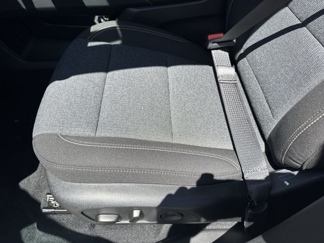 GMC Acadia Vehicle Full-screen Gallery Image 12