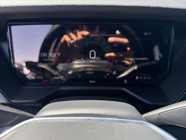 GMC Acadia Vehicle Full-screen Gallery Image 15