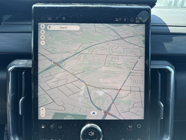 GMC Acadia Vehicle Full-screen Gallery Image 18