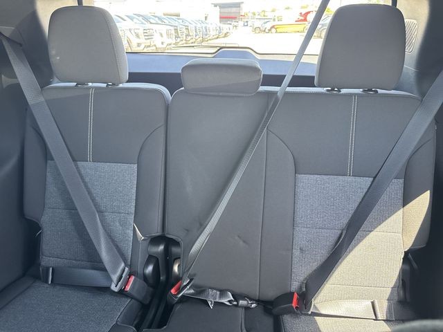 GMC Acadia Vehicle Full-screen Gallery Image 23