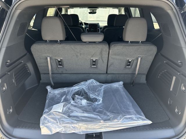 GMC Acadia Vehicle Full-screen Gallery Image 24