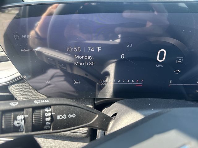 Buick Enclave Vehicle Full-screen Gallery Image 15