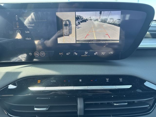 Buick Enclave Vehicle Full-screen Gallery Image 17