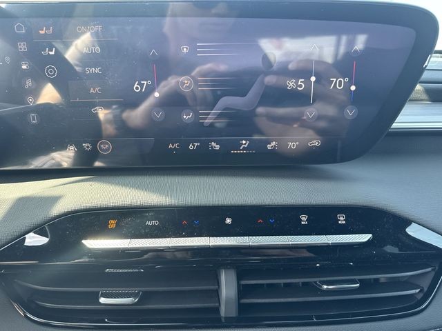 Buick Enclave Vehicle Full-screen Gallery Image 19