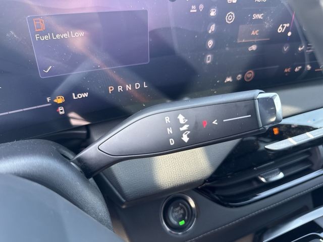 Buick Enclave Vehicle Full-screen Gallery Image 20