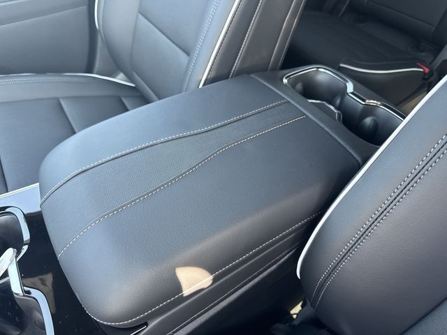 Buick Enclave Vehicle Full-screen Gallery Image 21