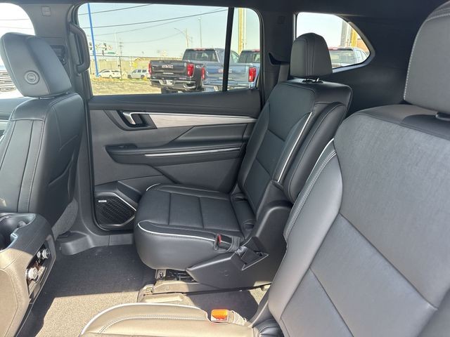 Buick Enclave Vehicle Full-screen Gallery Image 22