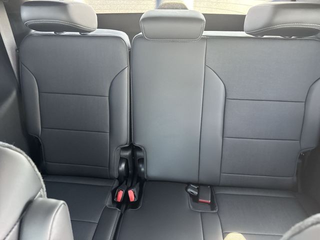 Buick Enclave Vehicle Full-screen Gallery Image 23