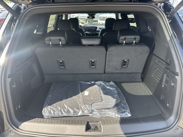 Buick Enclave Vehicle Full-screen Gallery Image 24