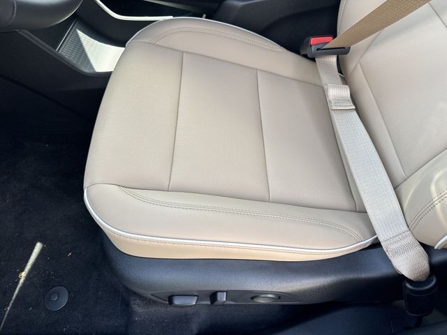 Buick Enclave Vehicle Full-screen Gallery Image 12