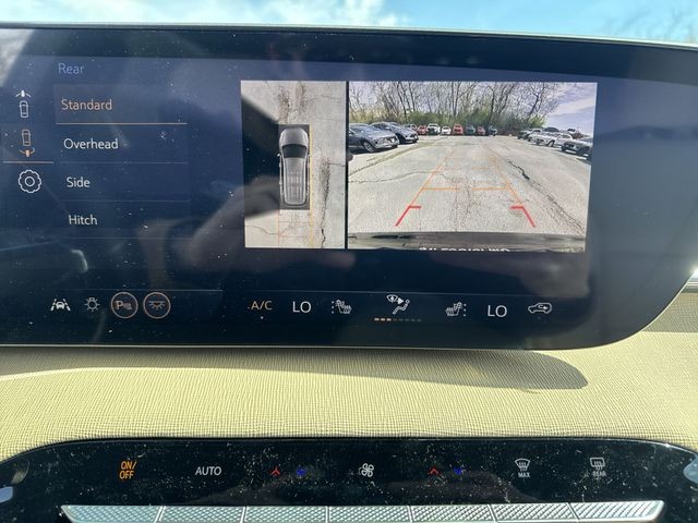 Buick Enclave Vehicle Full-screen Gallery Image 17