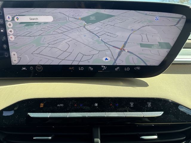 Buick Enclave Vehicle Full-screen Gallery Image 18