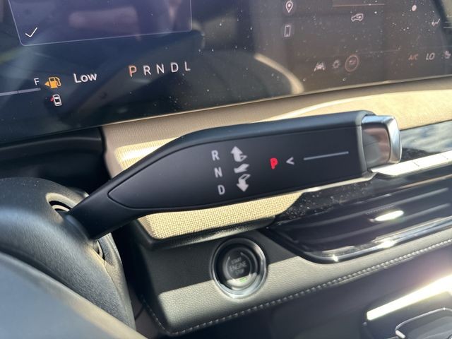 Buick Enclave Vehicle Full-screen Gallery Image 20